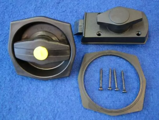 Ulko-oven lukko FF2, vasen ilman lukkopesää, pieni sisäkahva - Ovien, luukkujen osat - 1400700 - 1