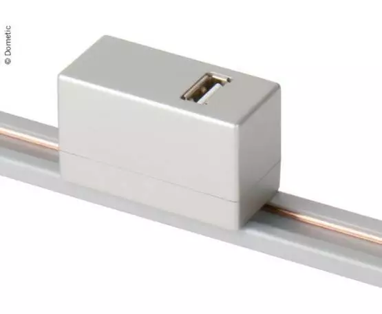 Laturi USB 2A, kiskoon Tulo 12V, lähtö 5V - Karavaanarin tärkeimmät tarvikkeet - 9106506731 - 1