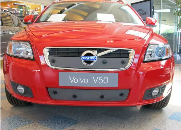 Maskisuoja Volvo V50 2010-, osittain umpinainen säleikkö - Volvo maskisuojat - TS171 - 1