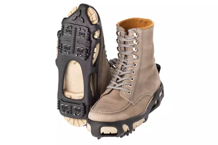 Atom Liukueste 24 nastaa S 35-38,5 - Pitoa kumiin ja nastat - 239302 - 1