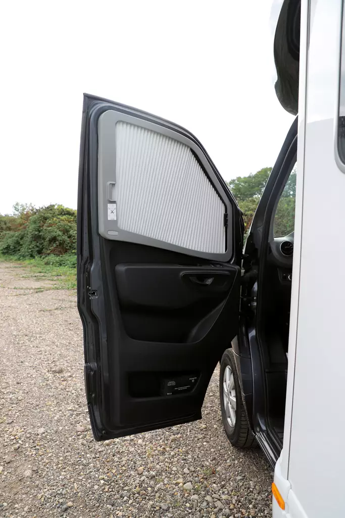 Remis sivuikkunan pimennysverho REMIfront 4, Sprinter 2019>, vasen + nousukahva - Ikkunat ja osat - 10077543 - 1