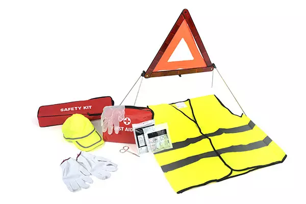 Turvasetti Autoon Varoituskolmio Huomioliivi Ensiapupakkaus - Auton turvavarusteet - 63-001013 - 1