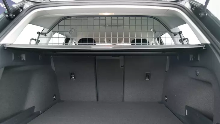 Koiraverkko Volkswagen Passat Variant Ei Kattoluukkua 2015- - VW koiraverkot - TDG1474 - 1