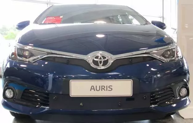 Maskisuoja Toyota Auris 2016- - Toyota maskisuojat - TS574 - 1