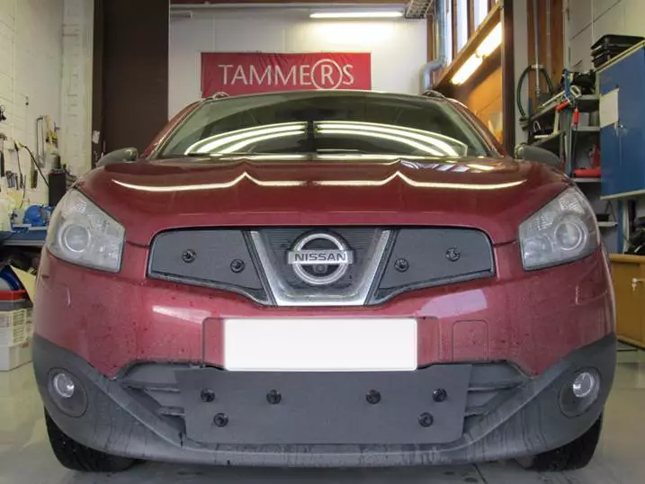 Maskisuoja Nissan Qashqai+2, 2011- osittain umpinainen alaosa - Nissan maskisuojat - TS445 - 1