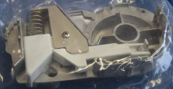 Thule päätylevy oikea+lukitsin 8000 - Thule Omnistor markiisien varaosat - 1500600865 - 1