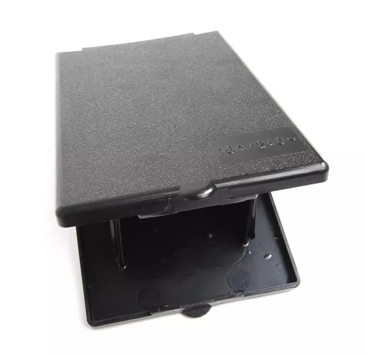 Rasian kansi musta saranatapit eivät kuulu toimitukseen - Sähkörasiat ja pistokkeet - 1000207 - 1