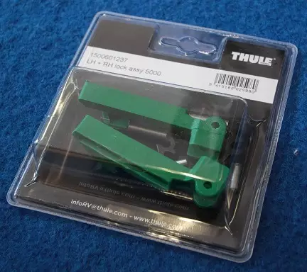 Thule lukitsinsarja 5000/5002/5003 vasen + oikea - Thule Omnistor markiisien varaosat - 1500601237 - 1