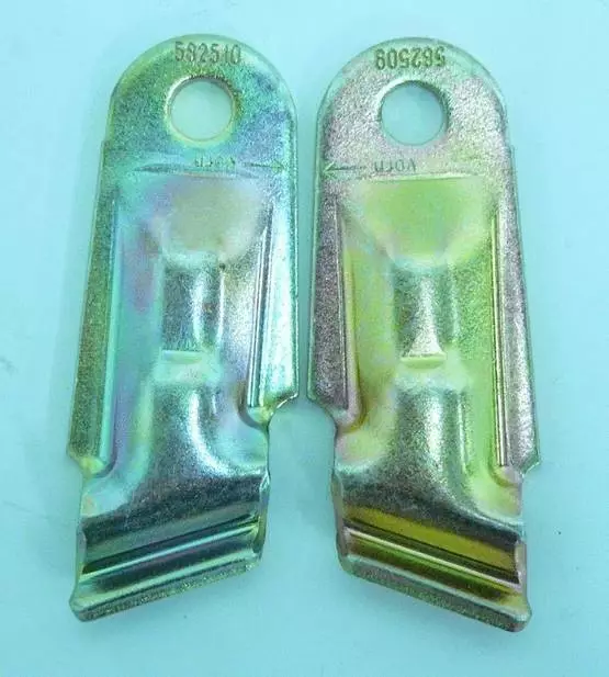 Iskunvaimentimen kiinnike 2-osainen Keinuvarren hahloon, 582509+582510 - Peräkärryn iskunvaimentimet - 244088 - 1