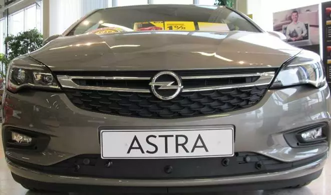 Maskisuoja Opel Astra umpinainen keskiosa 2016- - Opel maskisuojat - TS628 - 1